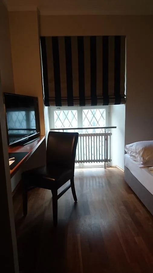 Hotel Kaiserhof Am Dom Regensburg 3*,